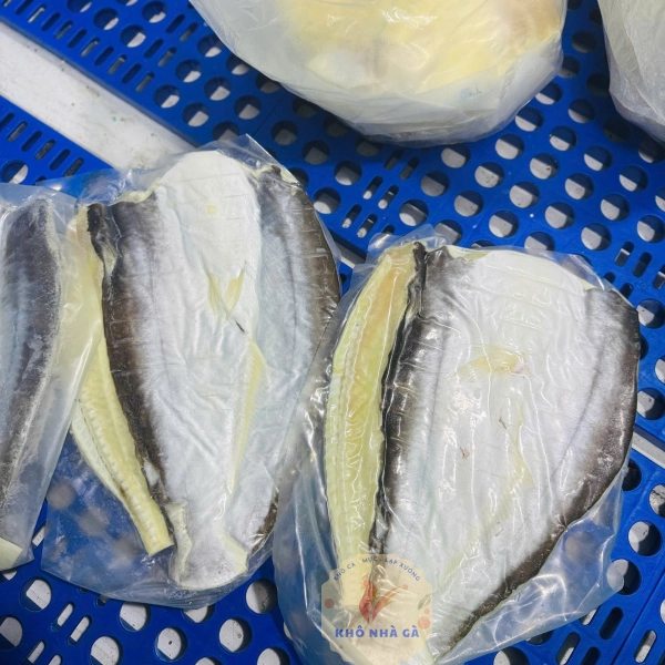 Cá Dứa 2 Sọc Một Nắng